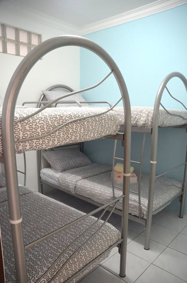 3 bedrooms, desk, iron/ironing board, free WiFi