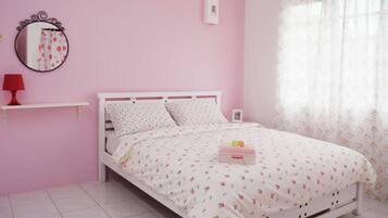 Nhà, 3 phòng ngủ | 3 phòng ngủ, bàn, bàn ủi/dụng cụ ủi quần áo