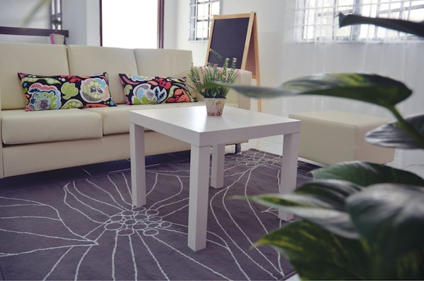 Casa, 3 habitaciones | Sala de estar | Televisión LCD 