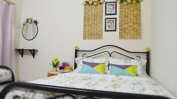 4 bedrooms, desk, iron/ironing board, free WiFi