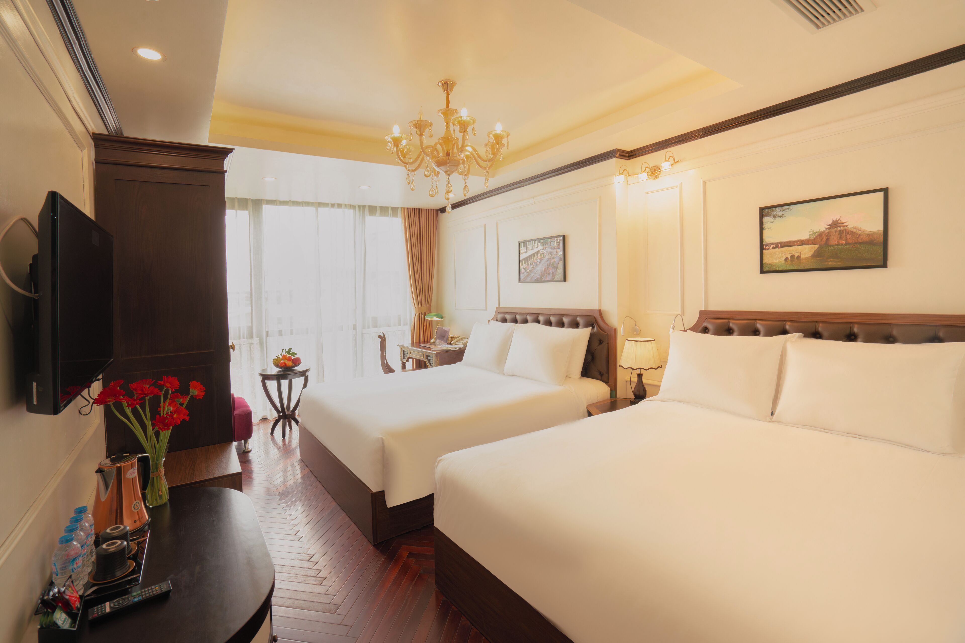 迷你吧、客房内保险箱、办公桌、隔音