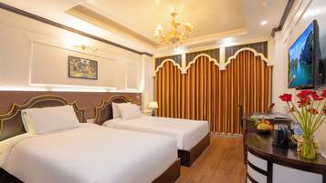 Minibar, caja de seguridad en la habitación y escritorio