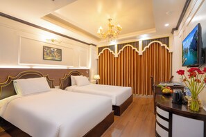 高級雙人或雙床房 | 迷你吧、房內夾萬、書桌、隔音