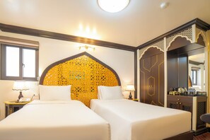 豪華雙人或雙床房 | 迷你吧、房內夾萬、書桌、隔音