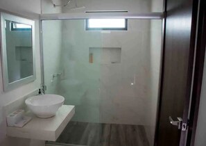 Family Condo, 2 Bedrooms | Bathroom | Shower - Condo Cerritos V (Mazatlán)