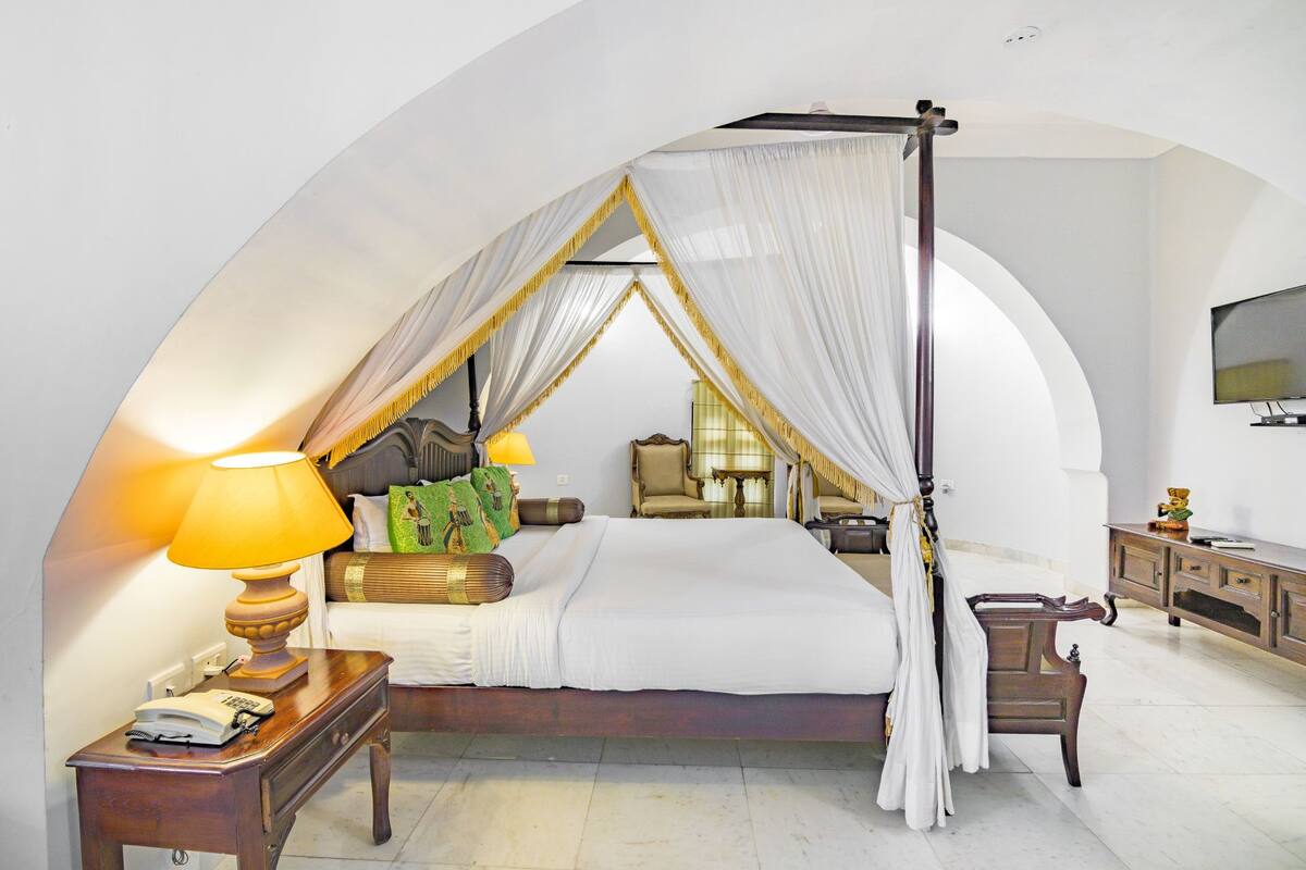 Premium bedding, rollaway beds, free wired Internet