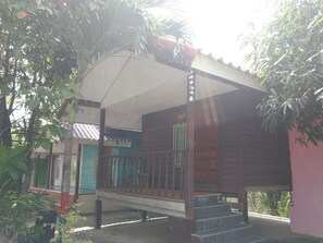 Standard Bungalow | Rollaway beds, free WiFi - Bung Lung Resort (Phatthana Nikhom)