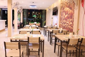 Tägliches kontinentales Frühstück (150 THB pro Person)