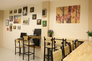 Lobby sitting area - Sky Beach Aonang (Krabi)