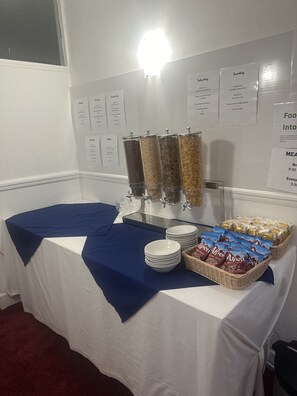 Free daily English breakfast 