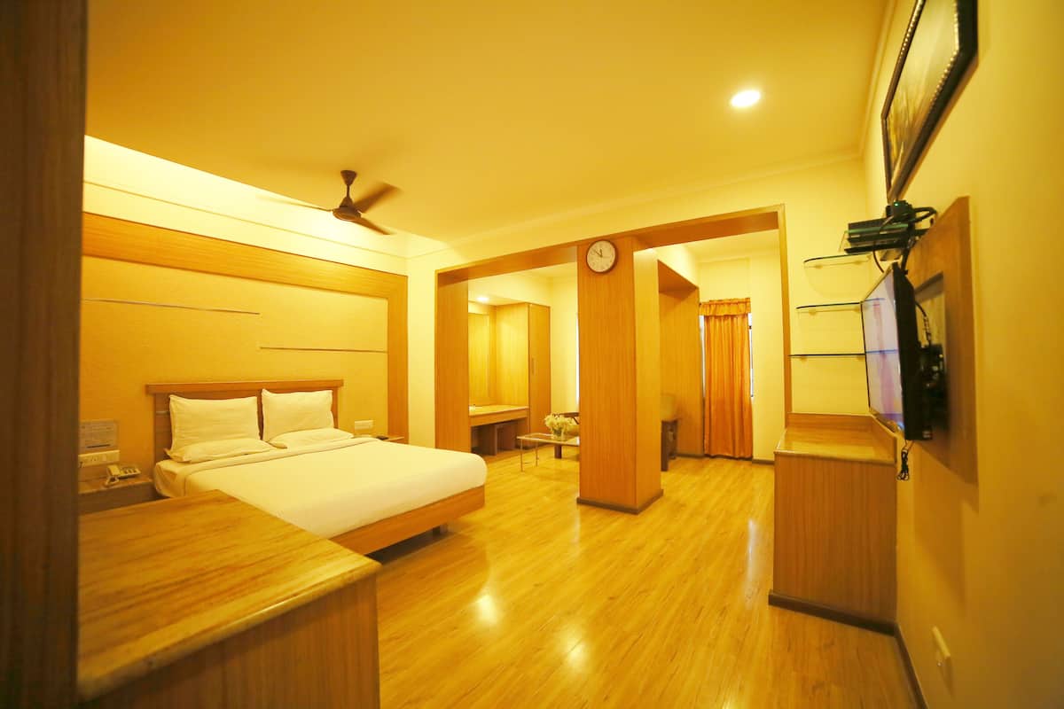 Executive Room | Living room | TV