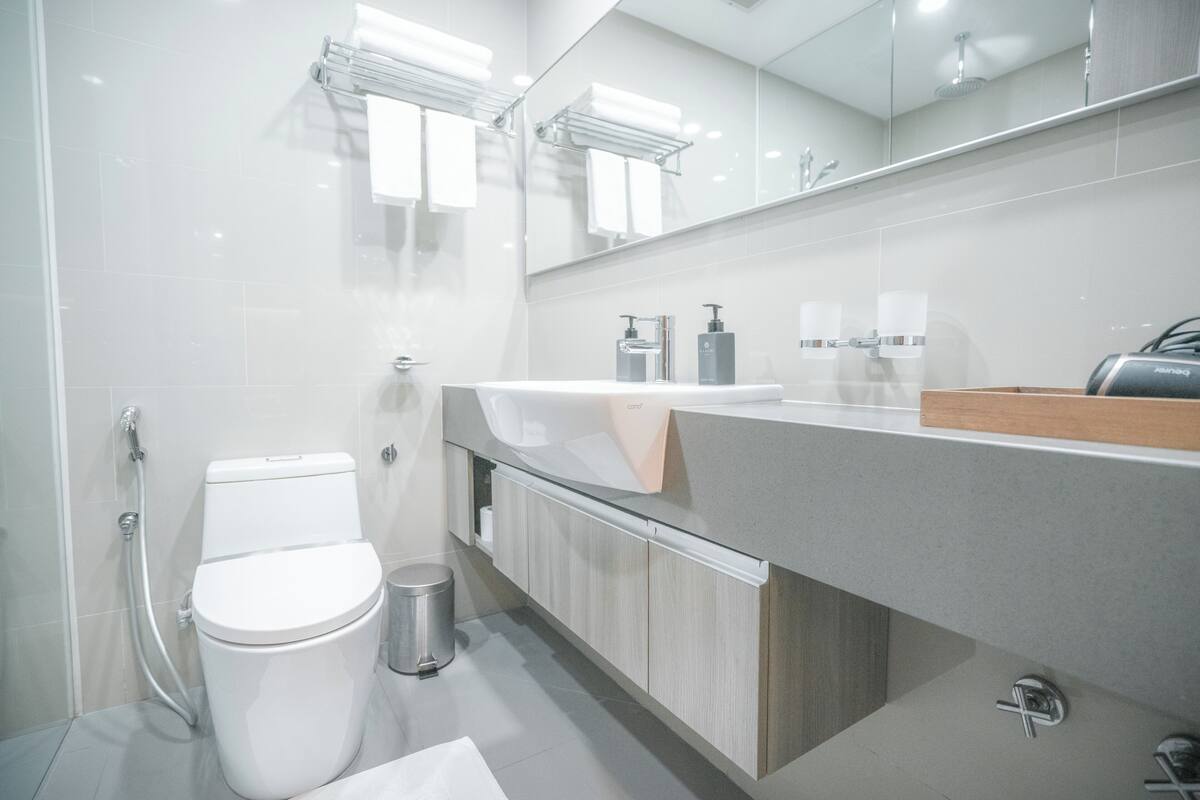 junior suite, 1 king bed, ocean view (with free airport transfer &10% off on f&b) | bathroom | shower, free toiletries, bathrobes, slippers