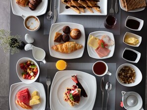 Daily buffet breakfast (USD 17.00 per person) - Maagiri Hotel (Malé)