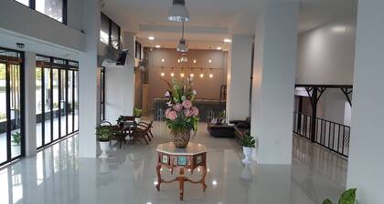 Iron Resort&Hotel