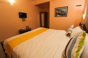 Minibar, caja de seguridad en la habitación, wifi gratis y ropa de cama 