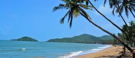 Una spiaggia nelle vicinanze