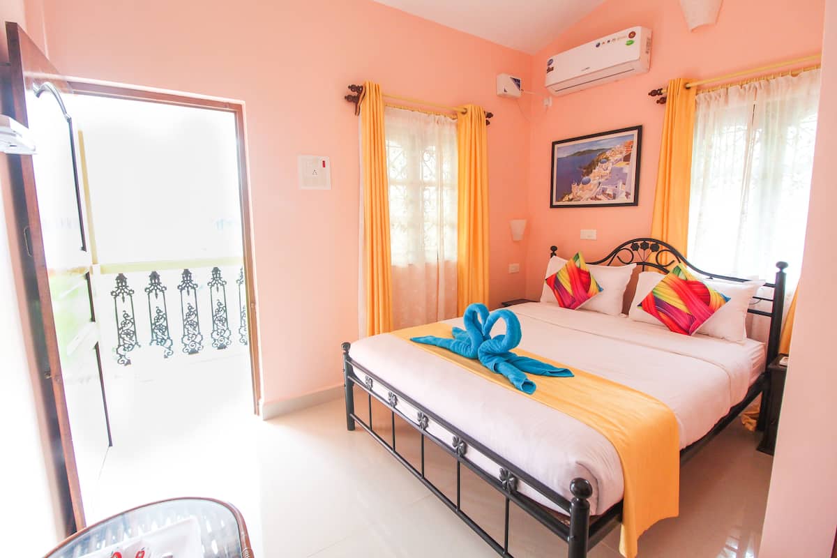 Front View with Balcony (Upper Floor with AC) | 1 camera, minibar, una cassaforte in camera, Wi-Fi gratuito