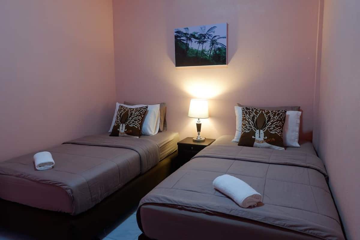 Standard Twin Room | Minibar, blackout curtains, free WiFi, bed sheets