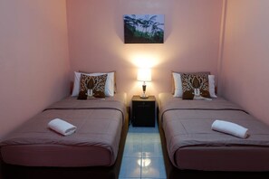 Standard-herbergi | Míníbar, myrkratjöld/-gardínur, ókeypis þráðlaus nettenging, rúmföt