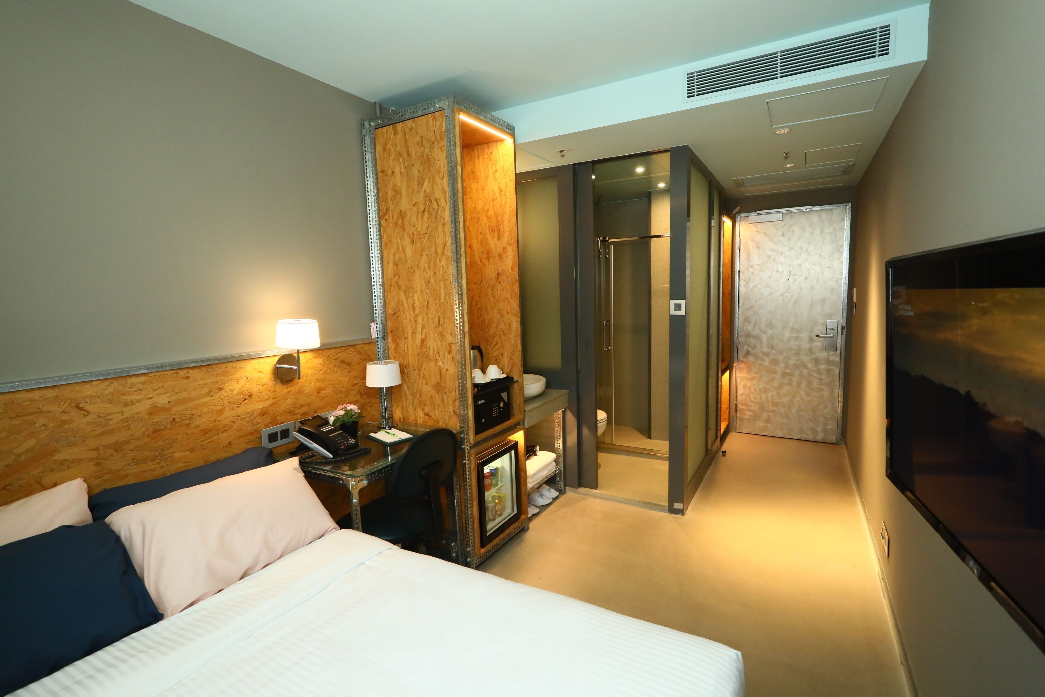 in-room safe, desk, laptop workspace, blackout curtains