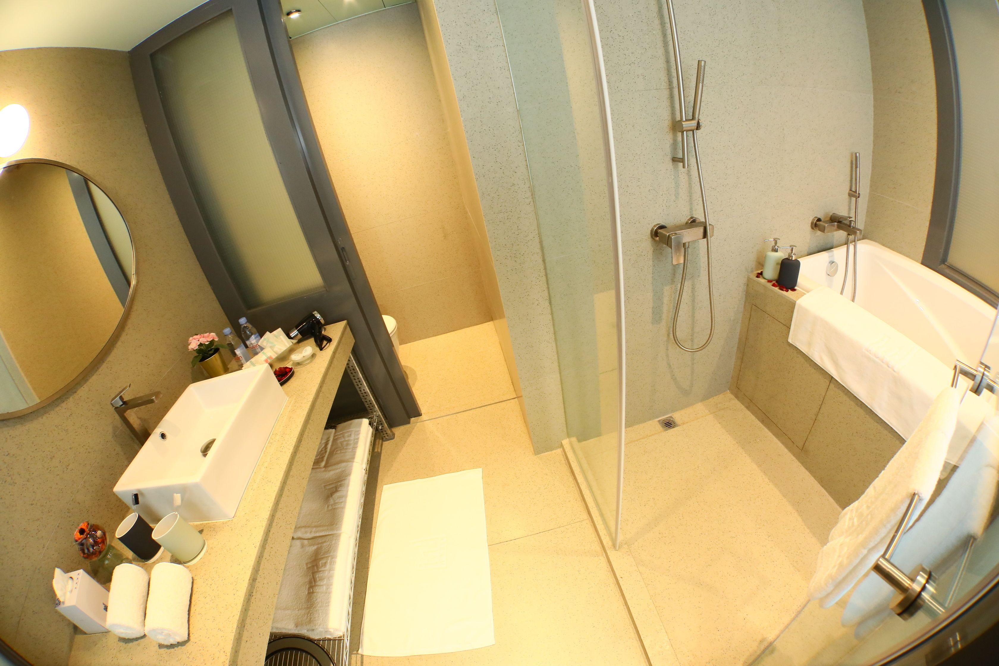 ind superior double | bathroom | hair dryer, slippers, towels, soap