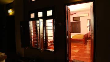 1 bedroom, in-room safe, desk, soundproofing