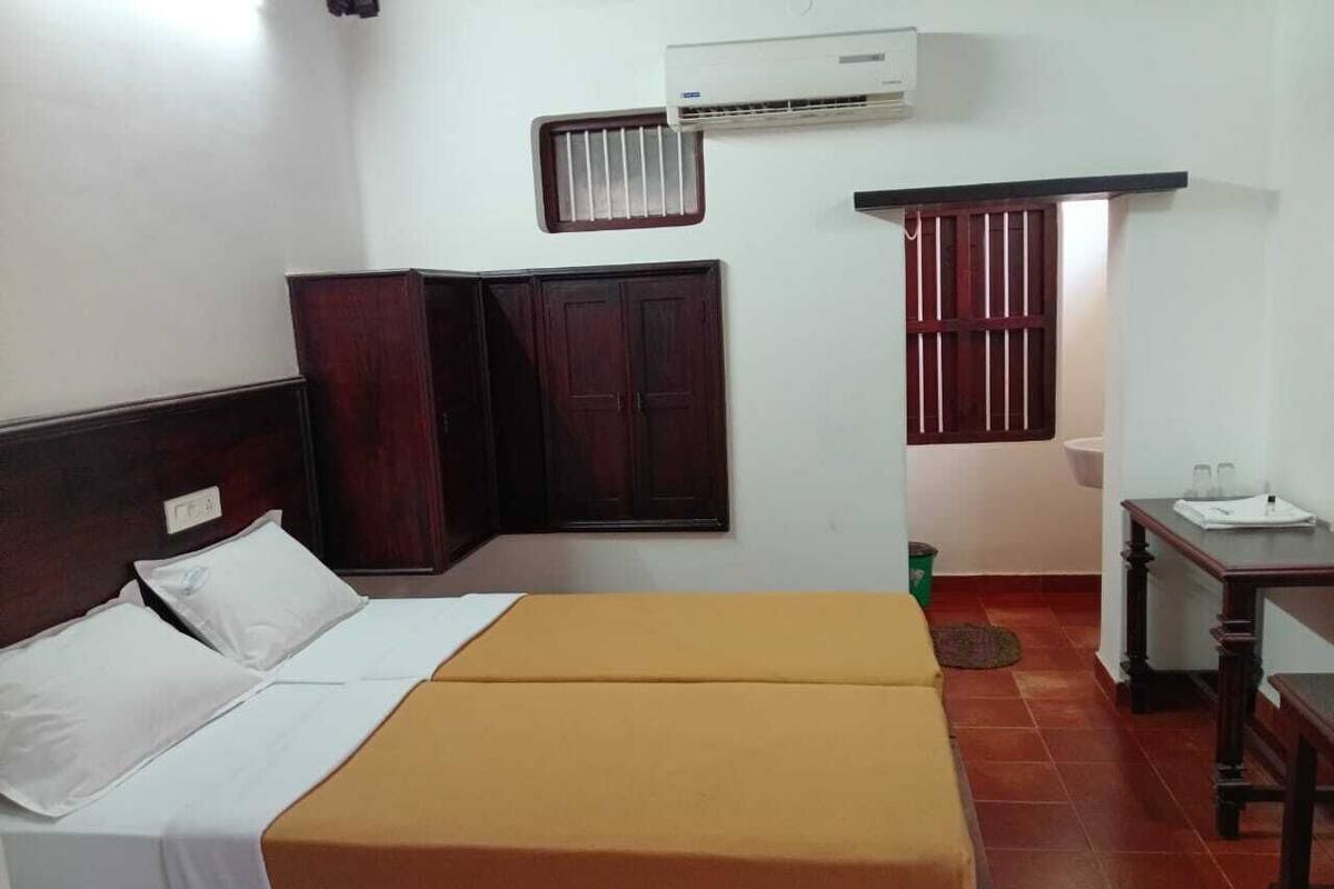 Deluxe Twin Room, 1 Bedroom | 1 bedroom, in-room safe, desk, soundproofing