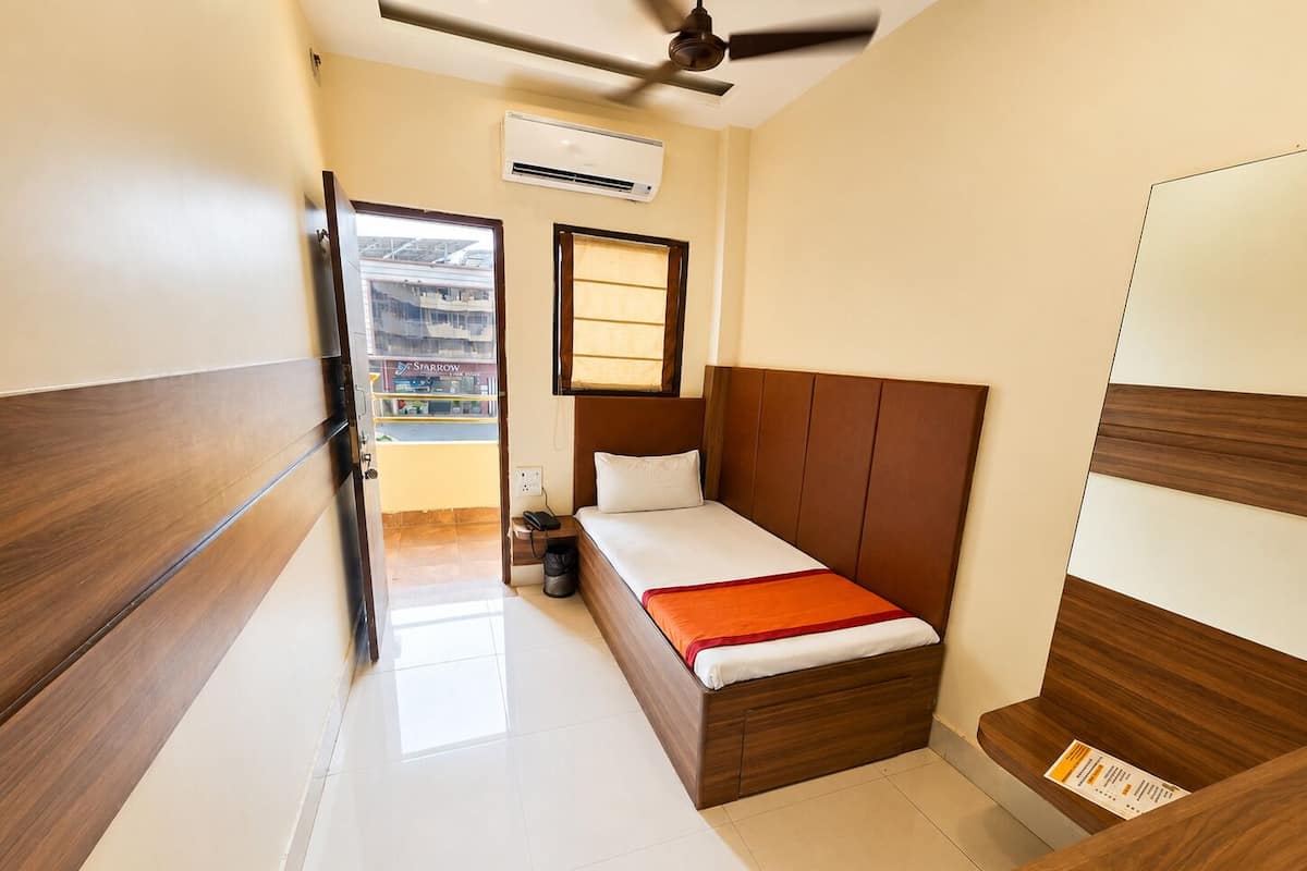 Executive Single AC Rooms | 記憶棉床墊