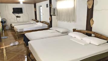 1 habitación, muebles diferentes y ropa de cama