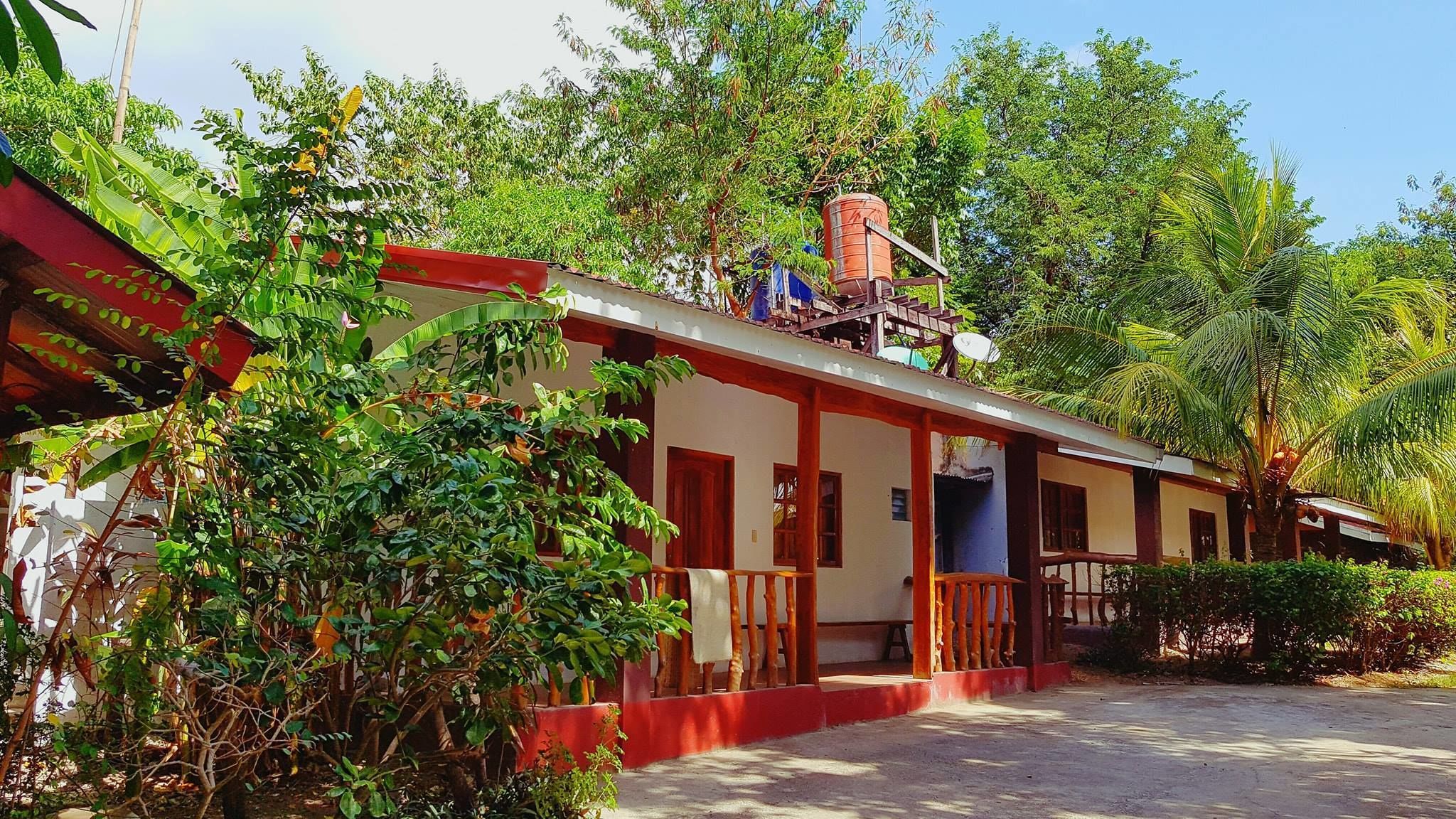 디럭스룸 | 각각 다르게 가구 비치, 침대 시트