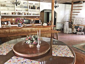 ฝ่ายต้อนรับ