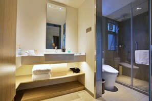 Spa King-size bed room | Minibar, in-room safe, desk, blackout curtains - Cozi Cottage (Shanghai)