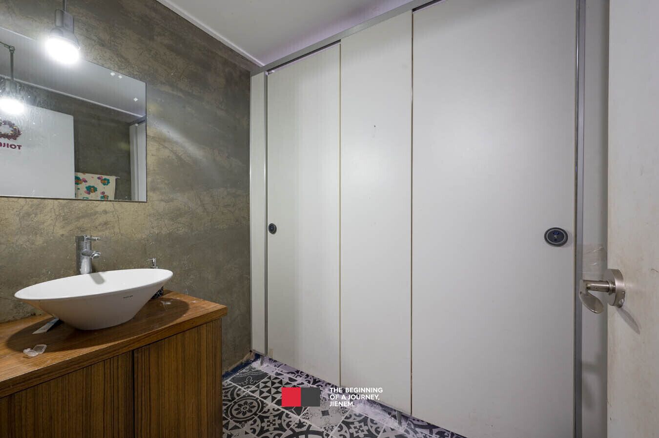 Shower, towels