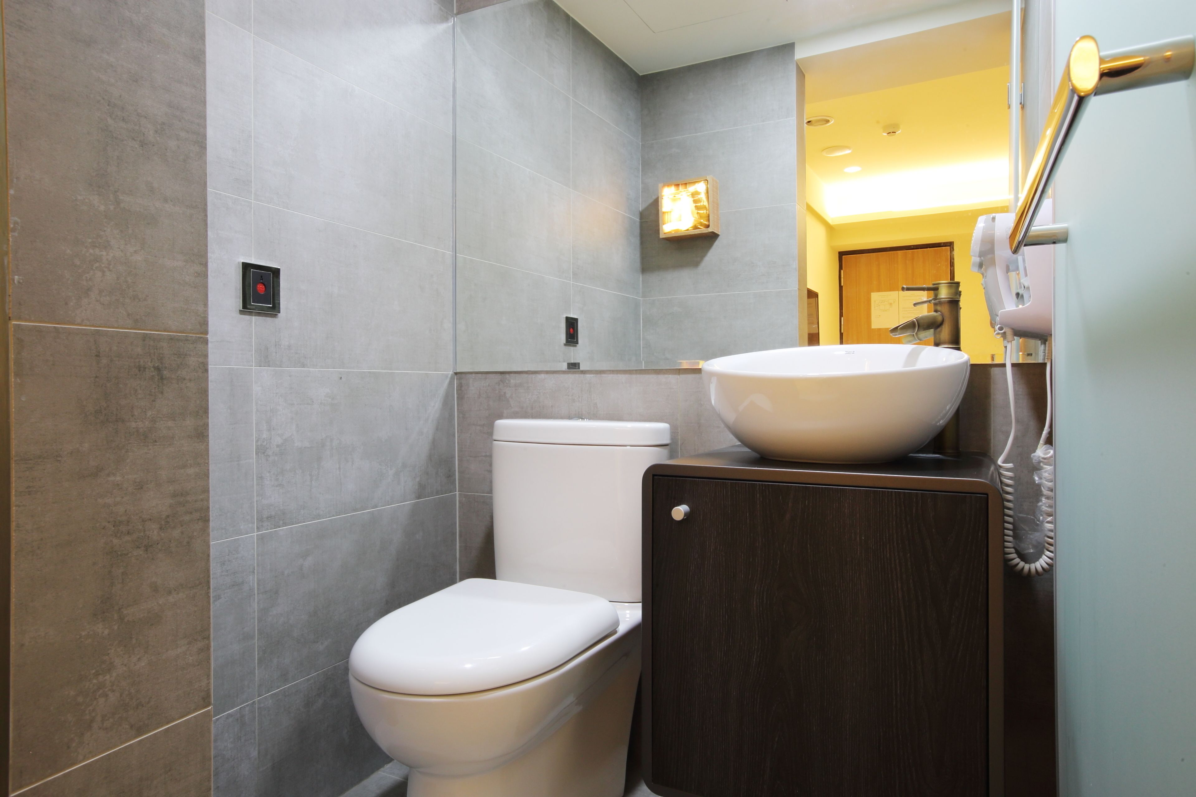 city triple room, balcony, city view | bathroom | shower, free toiletries, hair dryer, slippers