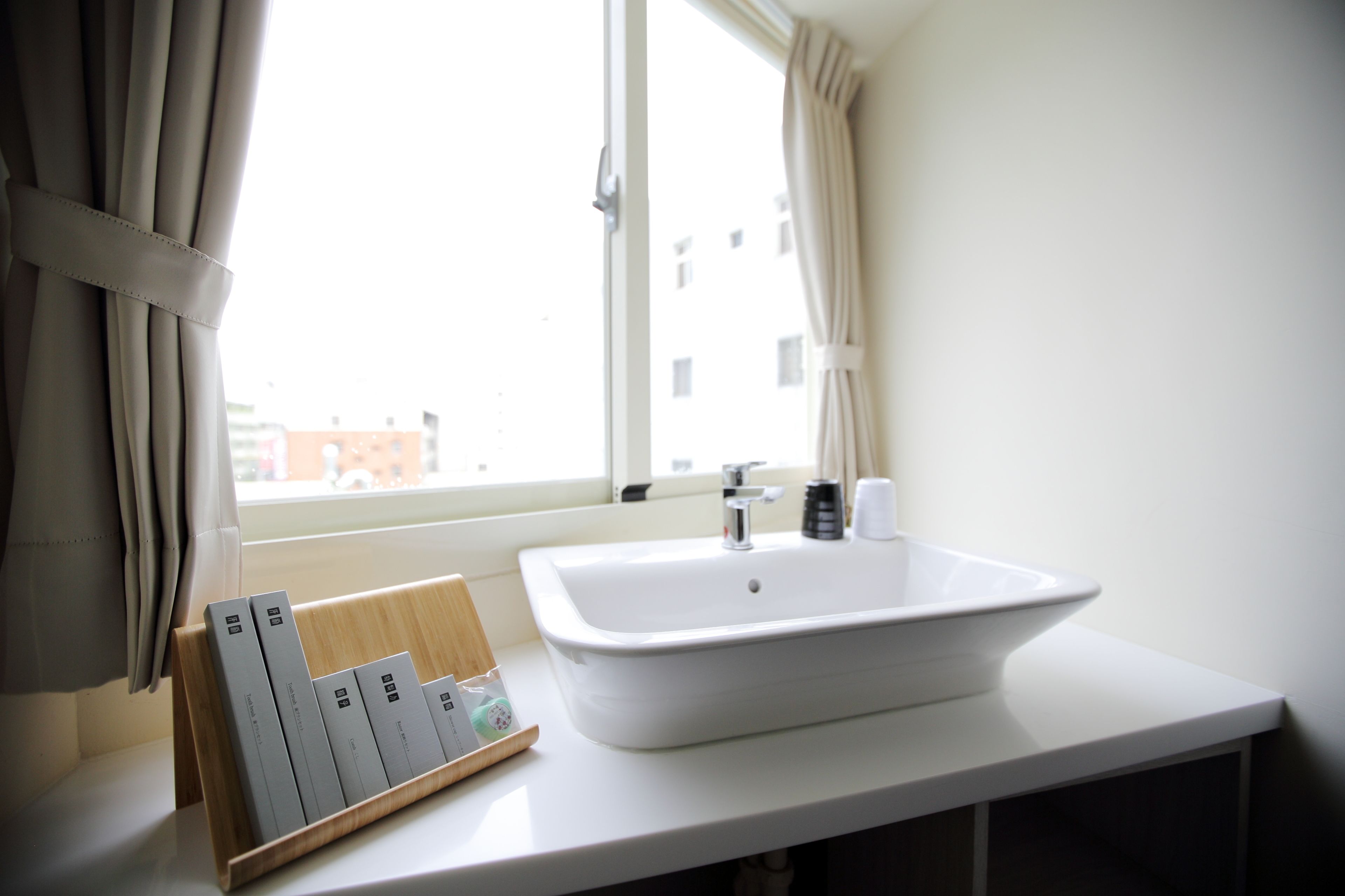 elite double room, 1 queen bed, balcony, city view | bathroom sink