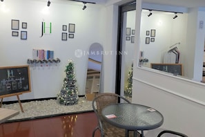 Interior - Jambrut Inn (Jakarta)
