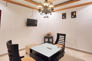 Executive Room | Desk, soundproofing, free WiFi, bed sheets - Jambrut Inn (Jakarta)