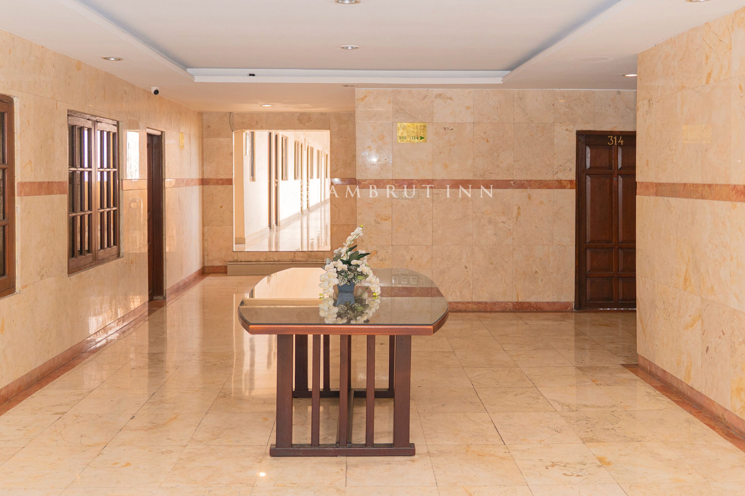 Vista frontal de la propiedad