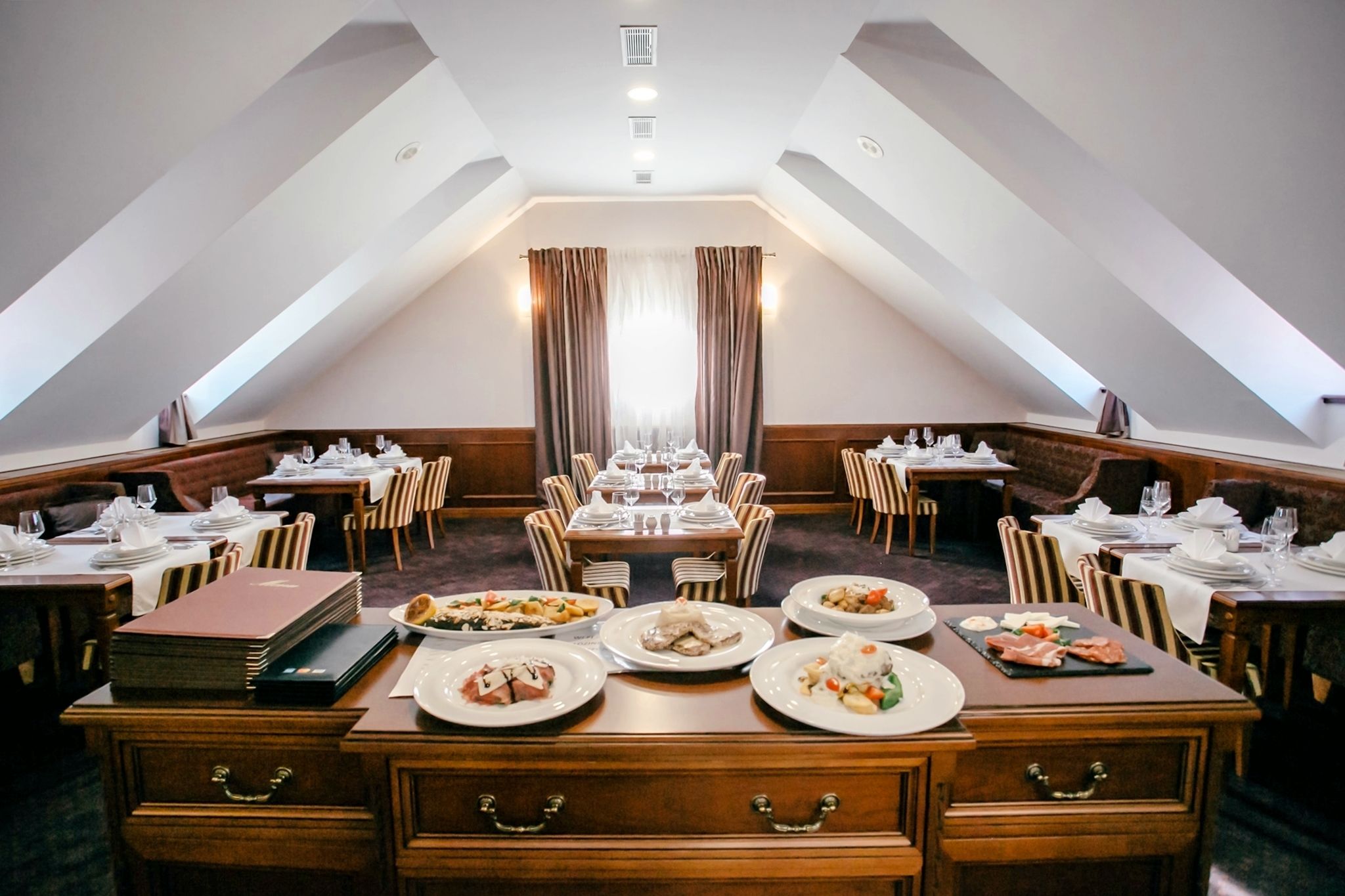 Breakfast, lunch, dinner served; local and international cuisine 