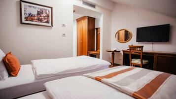 Minibar, coffres-forts dans les chambres, bureau, lits bébé (gratuits)