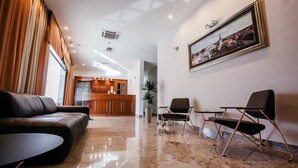 Lobby sitting area - Hotel Stara Lika (Gospic)