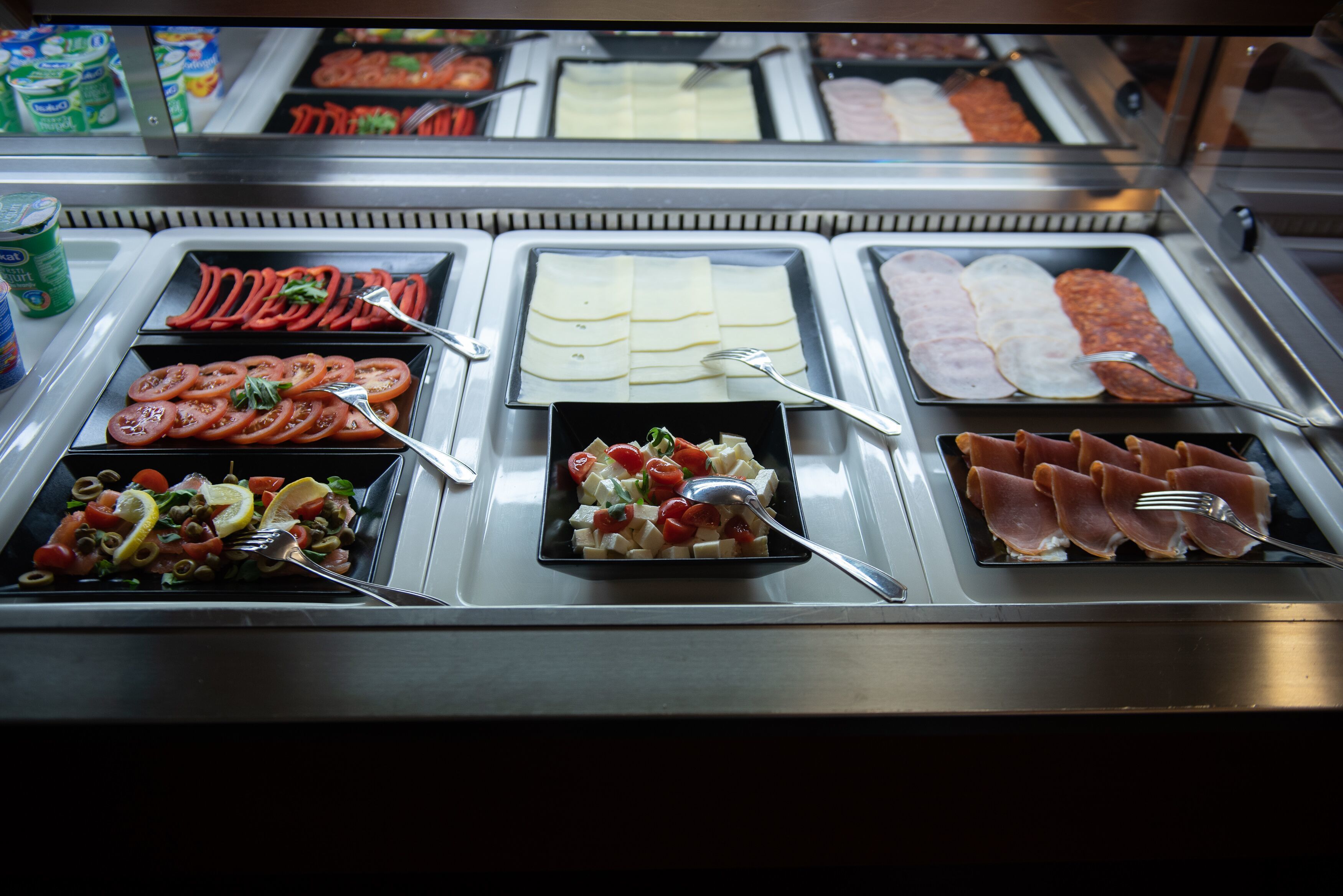 Café da manhã com buffet grátis todos os dias