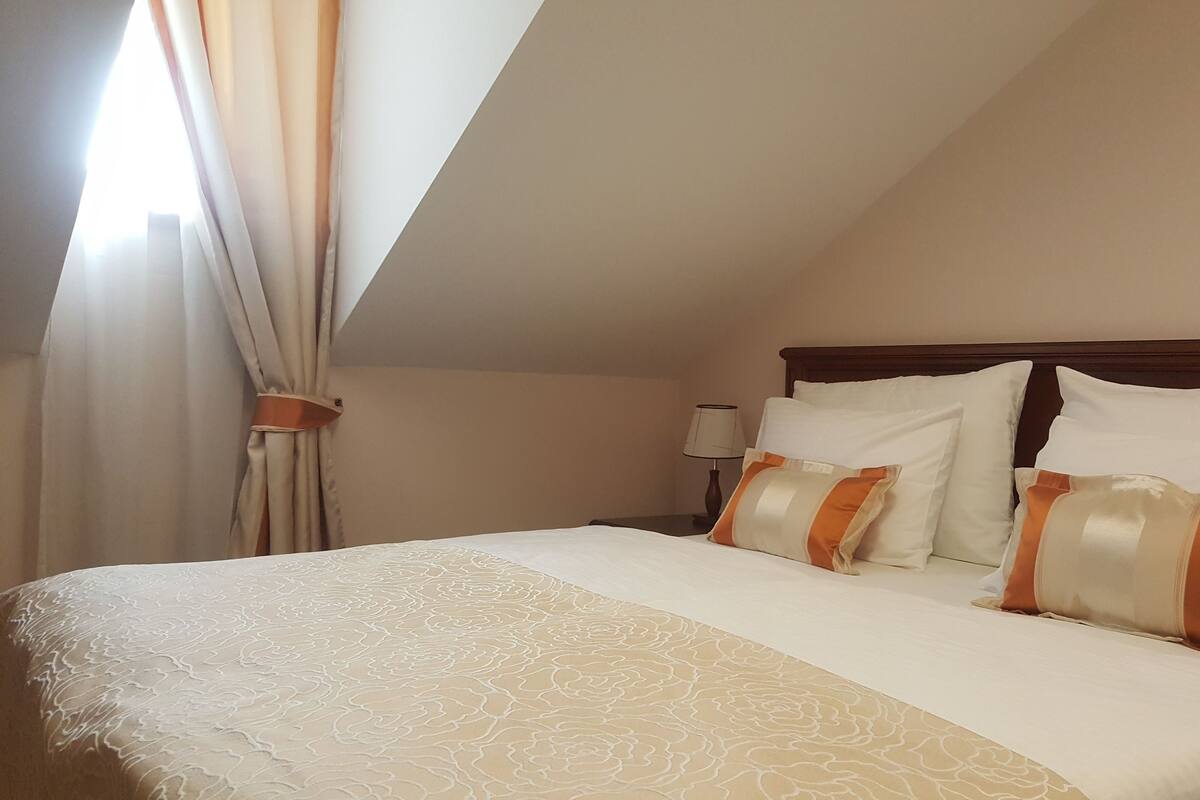 Superior Suite | Minibar, in-room safe, desk, cribs (free)