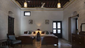 Signature Room | 1 bedroom, desk, rollaway beds