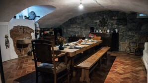 Free daily buffet breakfast - Villa Fausta (Trieste)