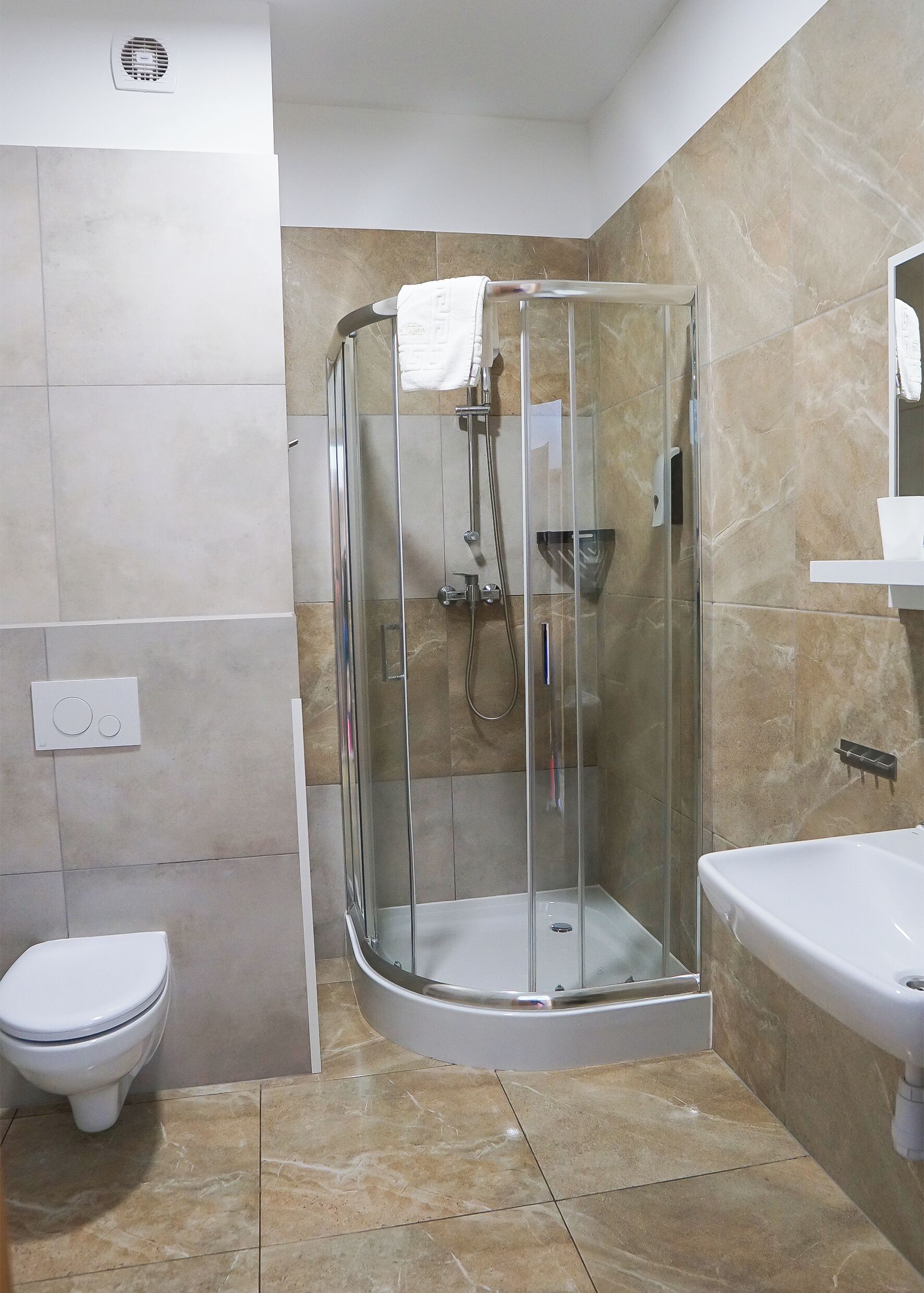 double room (large) | bathroom | shower, free toiletries, hair dryer, towels