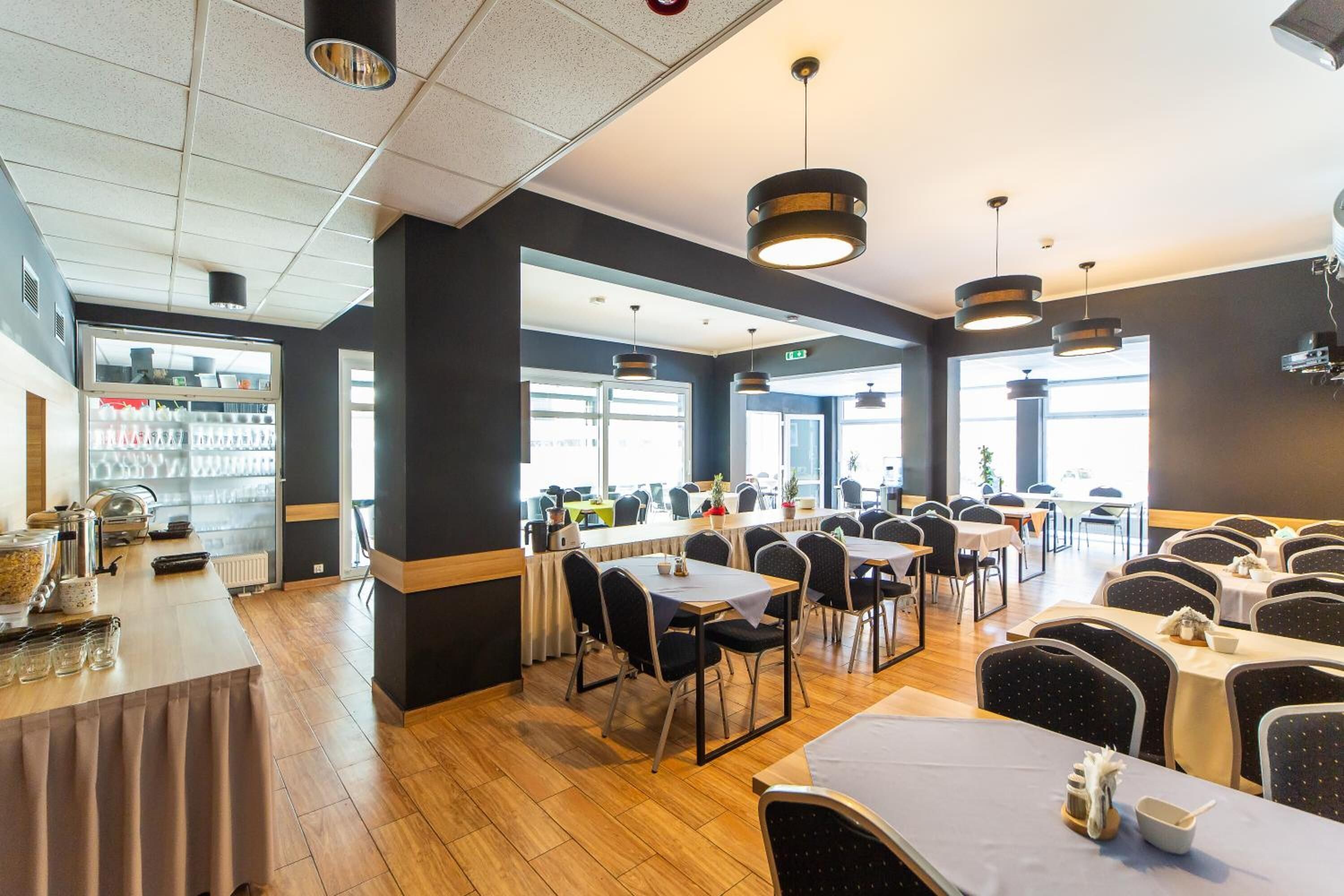 Breakfast and dinner served, local and international cuisine