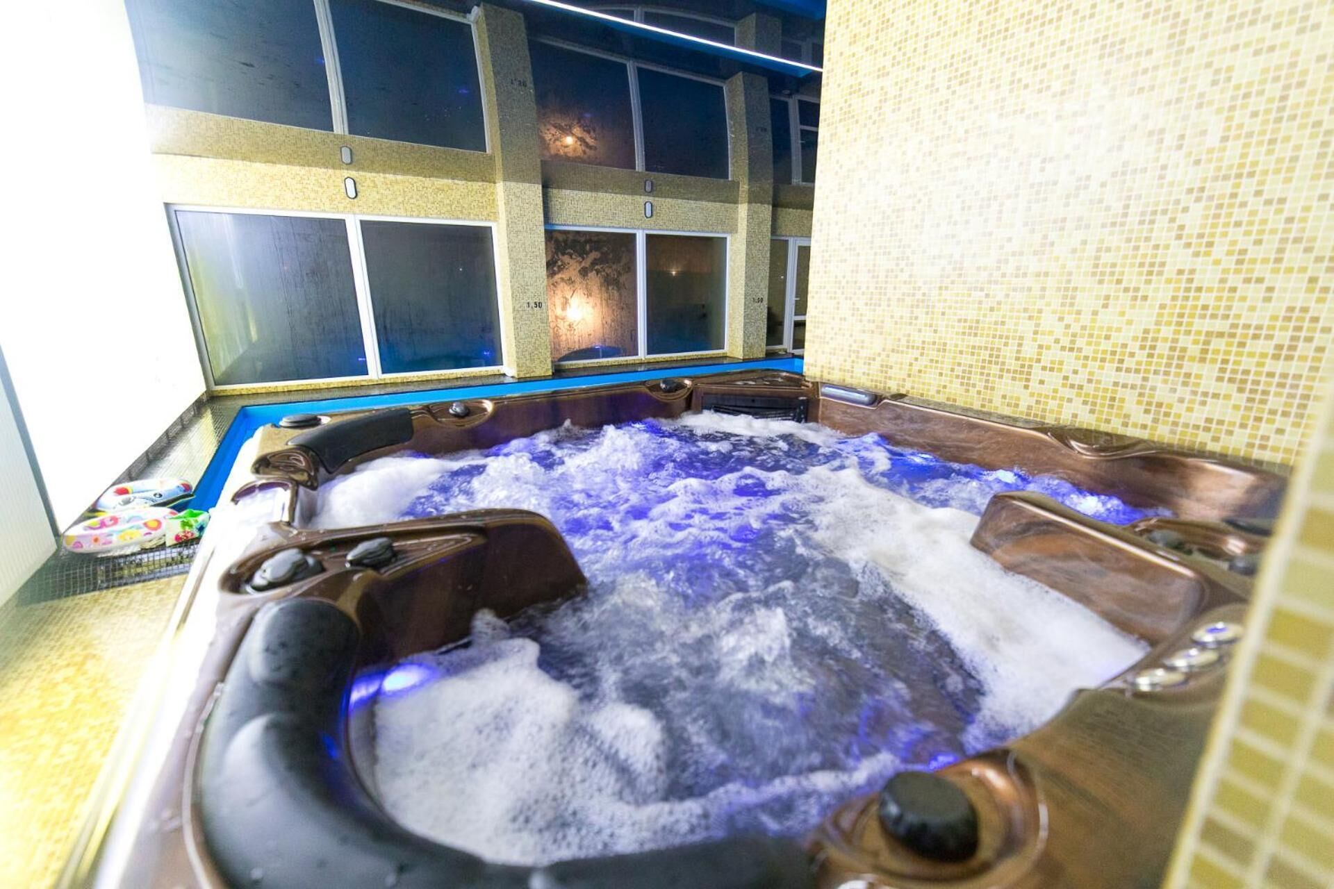 indoor spa tub