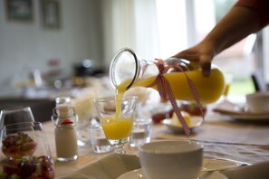 Tägliches inbegriffenes einheimisches Frühstück