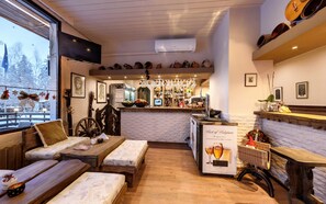 Lobby sitting area - Hotel Moura (Samokov)